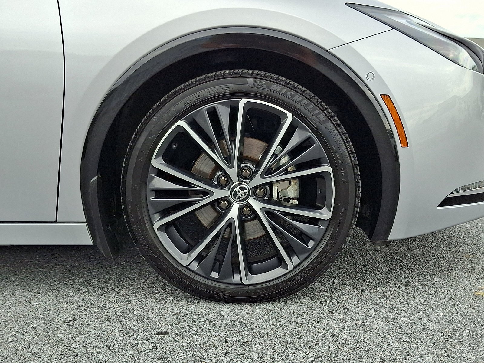 Certified Used 2025 CUTTING EDGE Toyota Limited image 9