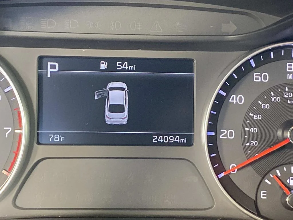 Used 2024 White Kia GT-Line image 18