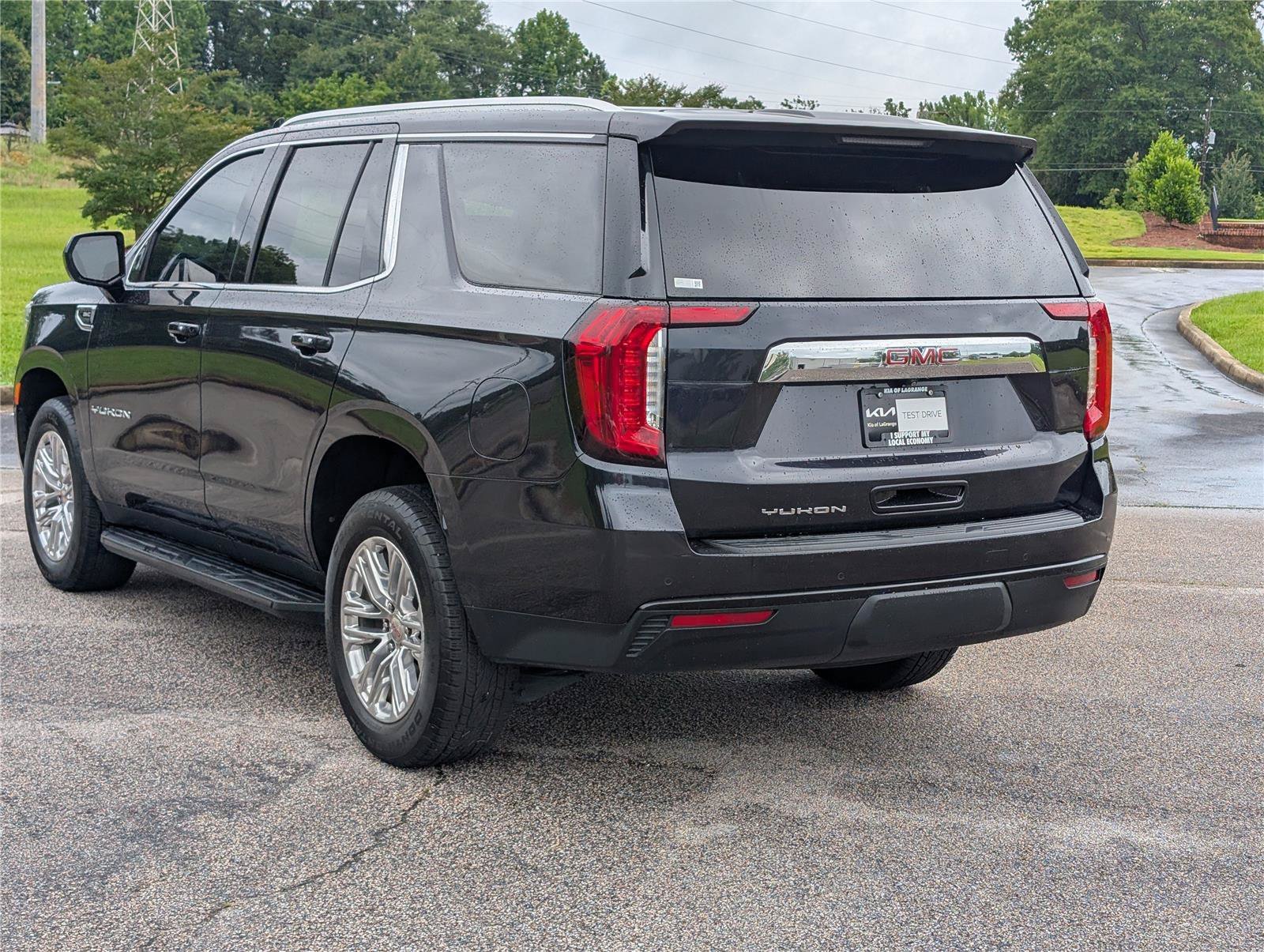 2024 GMC Yukon SLE - Photo 11