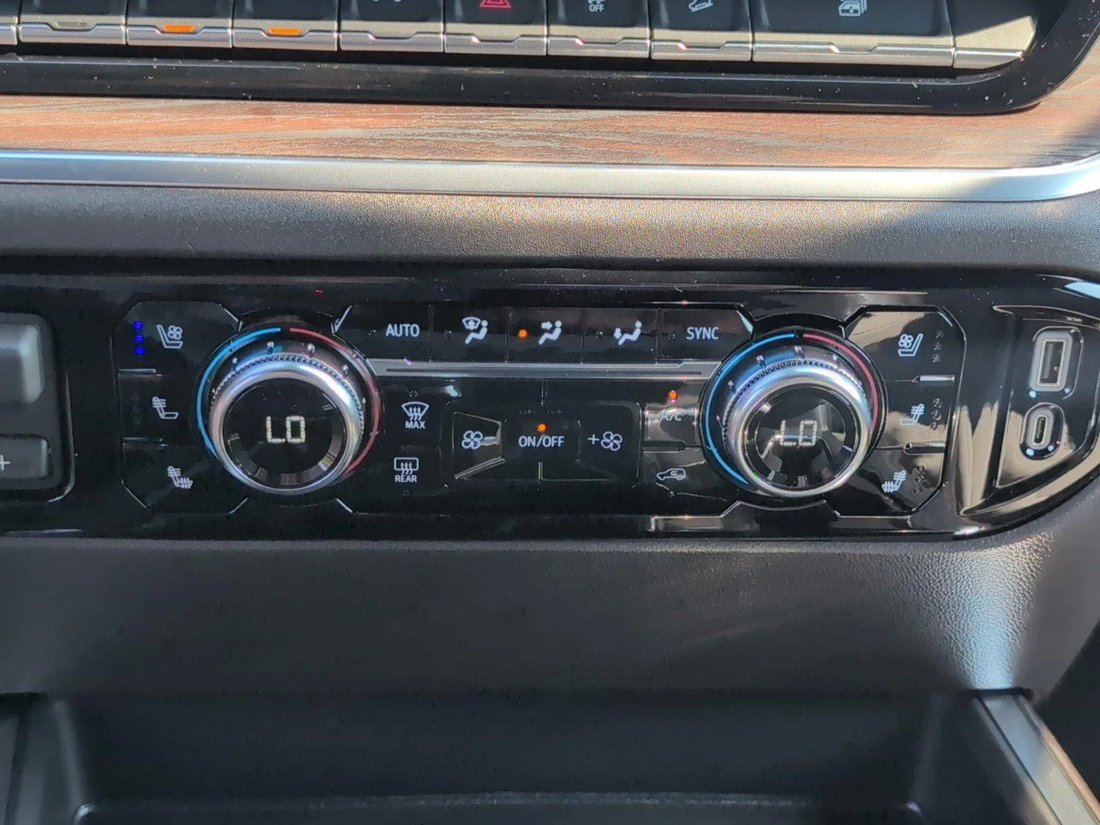 New 2026 Glacier White Tricoat GMC SLT image 23