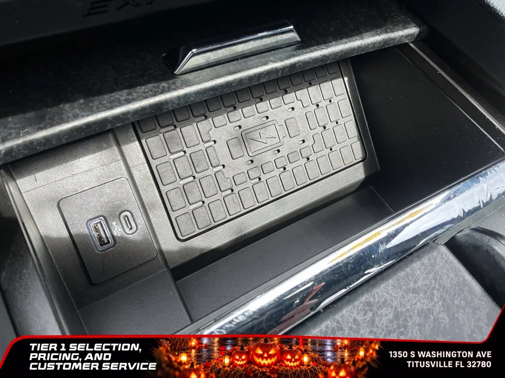 Used 2023 White Ford Limited image 41