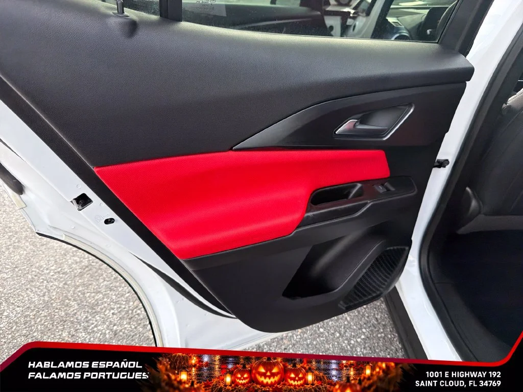 Used 2024 Summit White Chevrolet 2RS image 25