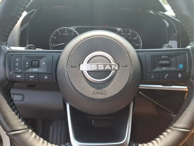 Used 2024  Nissan SV image 12