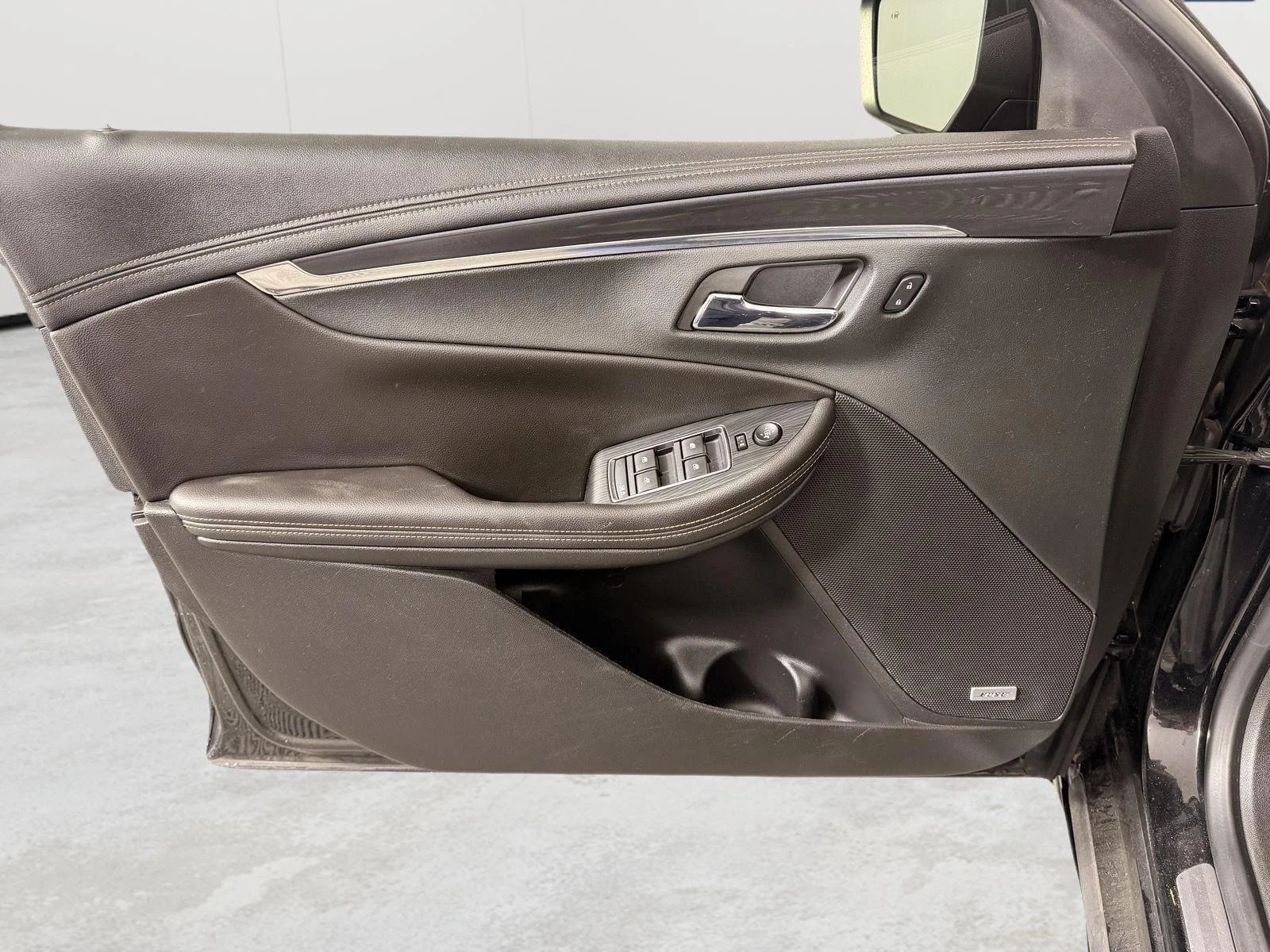 Used 2018 MOSAIC BLACK METALLIC Chevrolet Premier image 14