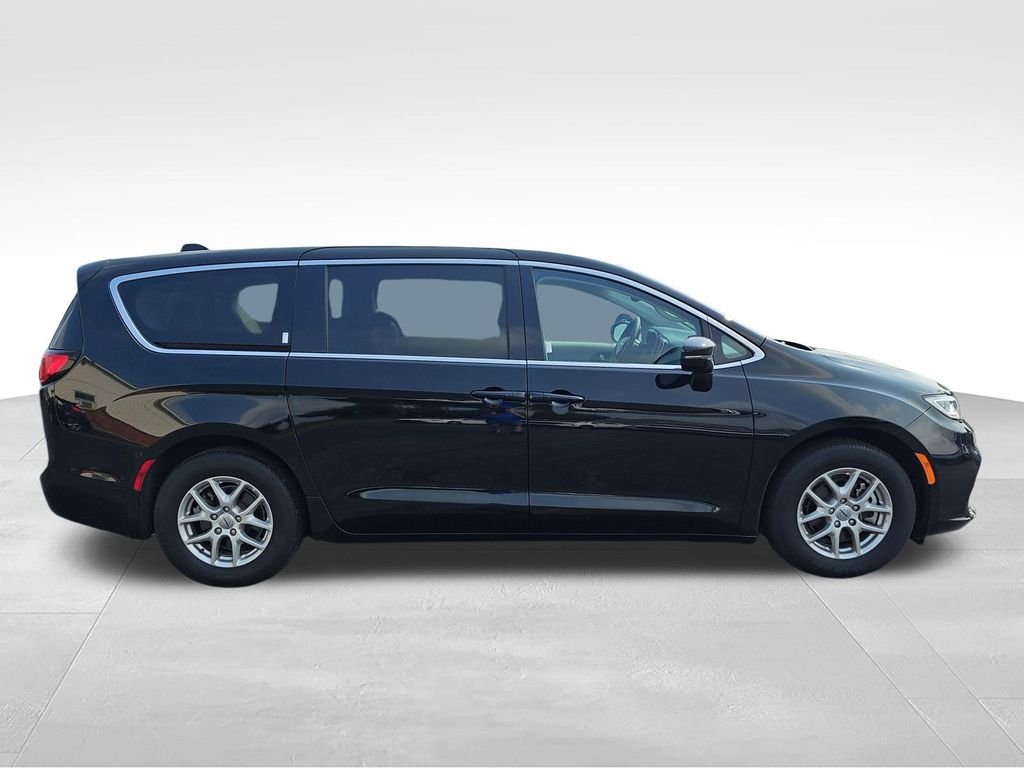 Used 2024 Black Chrysler Touring L image 6