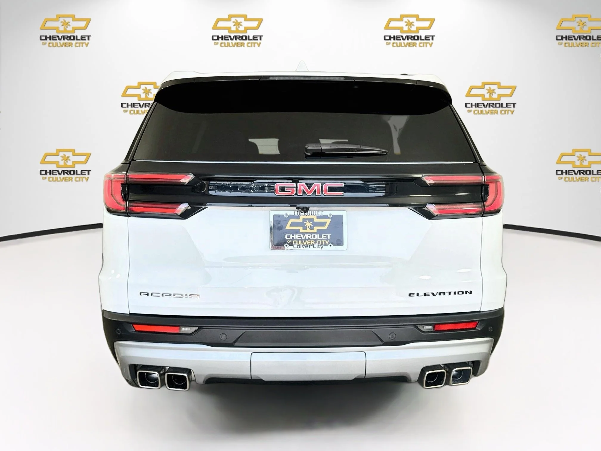 Used 2024 Summit White GMC Elevation image 7