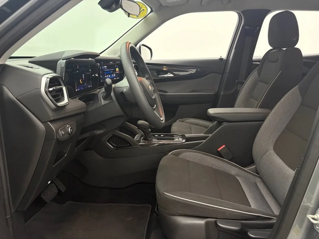 Used 2025 Sterling Gray Metallic Chevrolet LT image 15