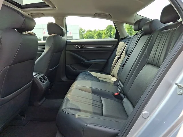 Used 2018 Silver Honda EX-L image 11