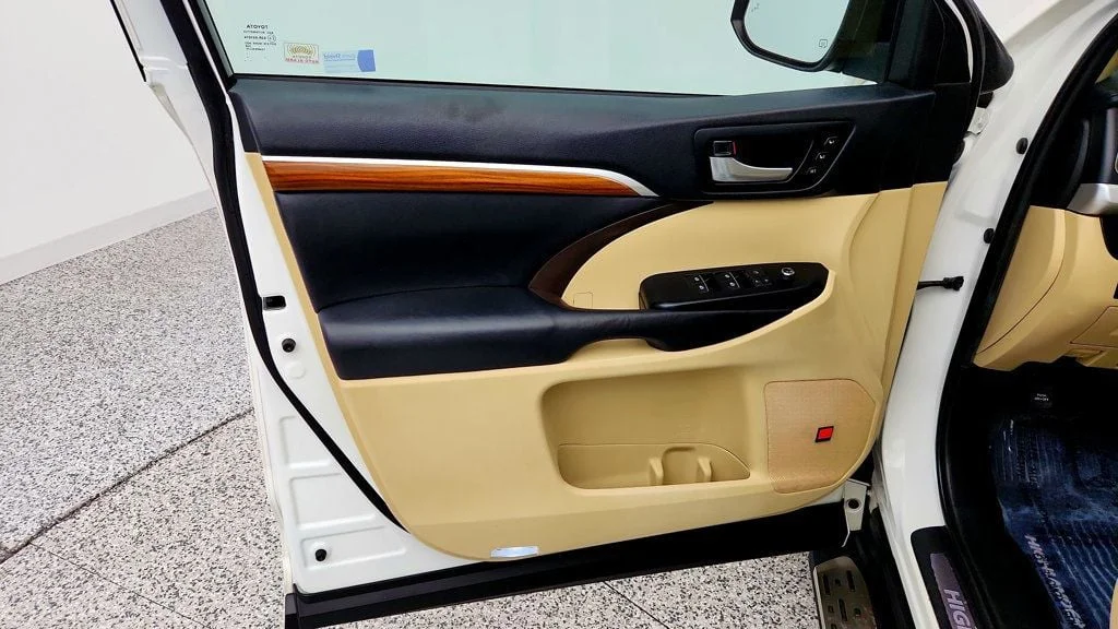 Used 2019 Blizzard Pearl Toyota Limited V6 AWD image 11