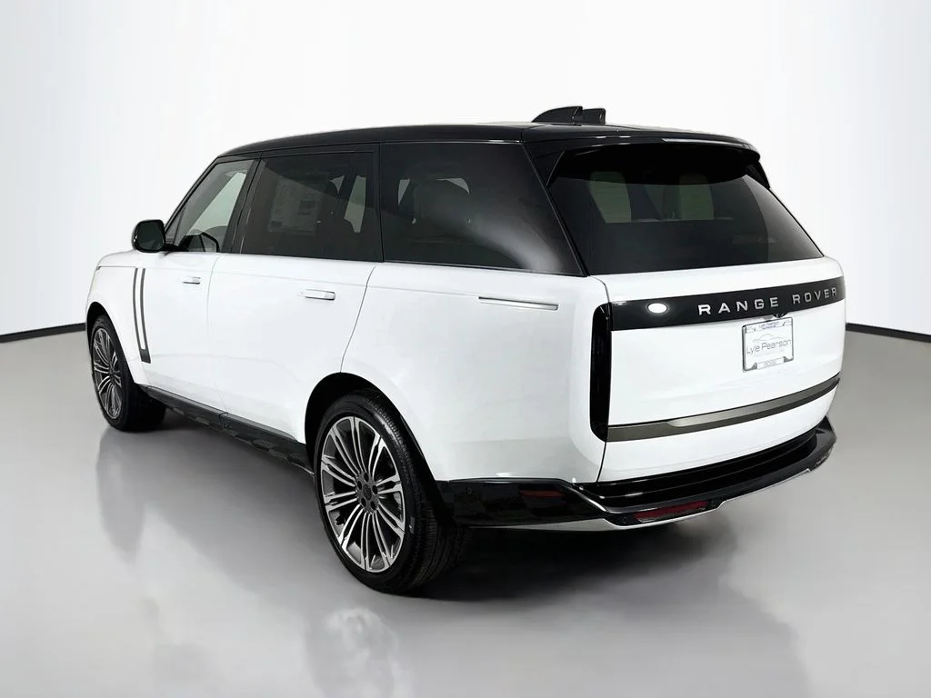 New 2026 Fuji White Land Rover SE image 3