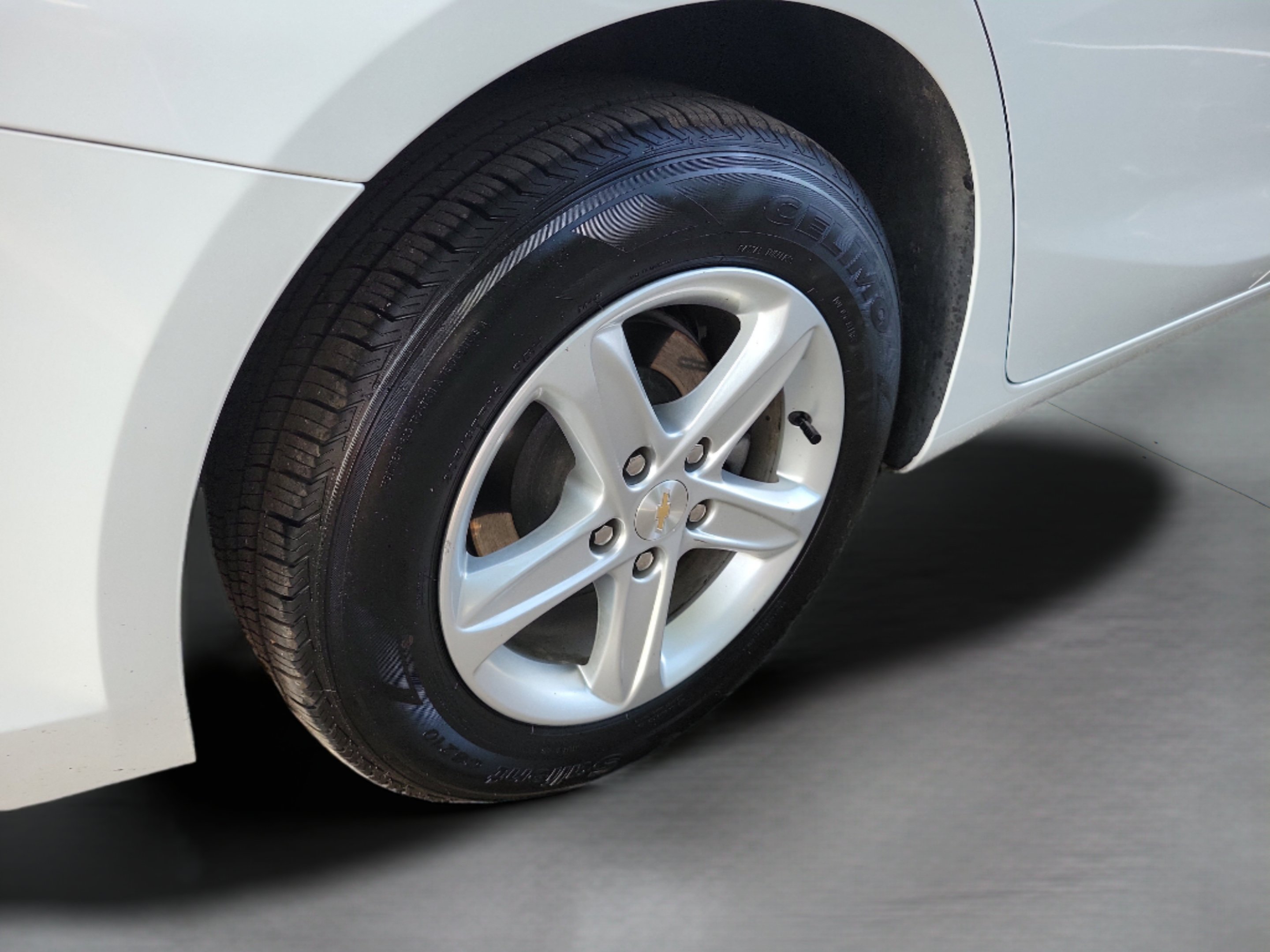 Used 2024 Summit White Chevrolet LT image 28