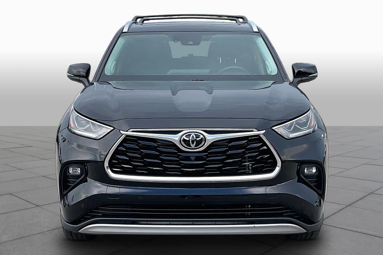 Used 2022 Midnight Black Metallic Toyota Platinum image 4