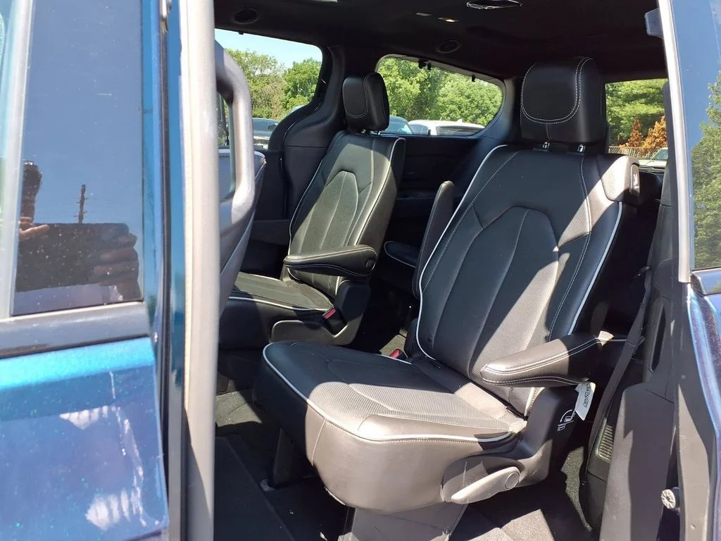 Used 2021 Fathom Blue Pearlcoat Chrysler Limited image 22