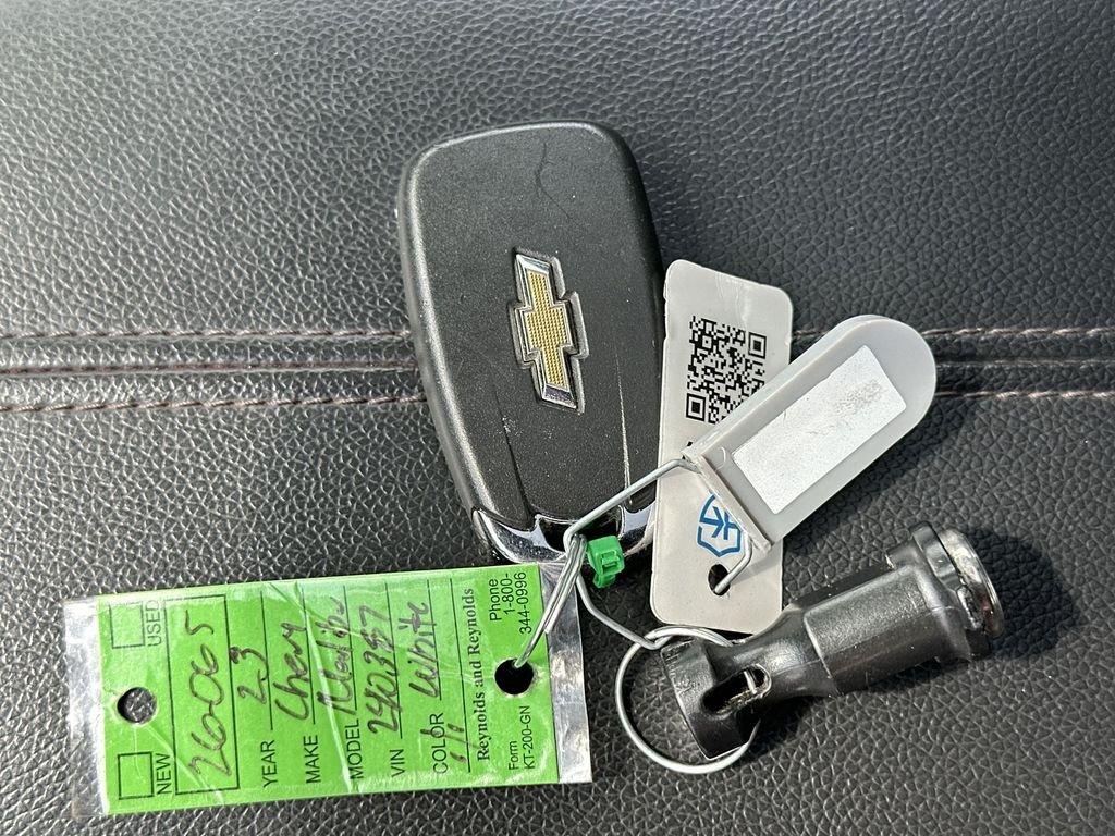 Used 2023 Summit White Chevrolet LT image 30