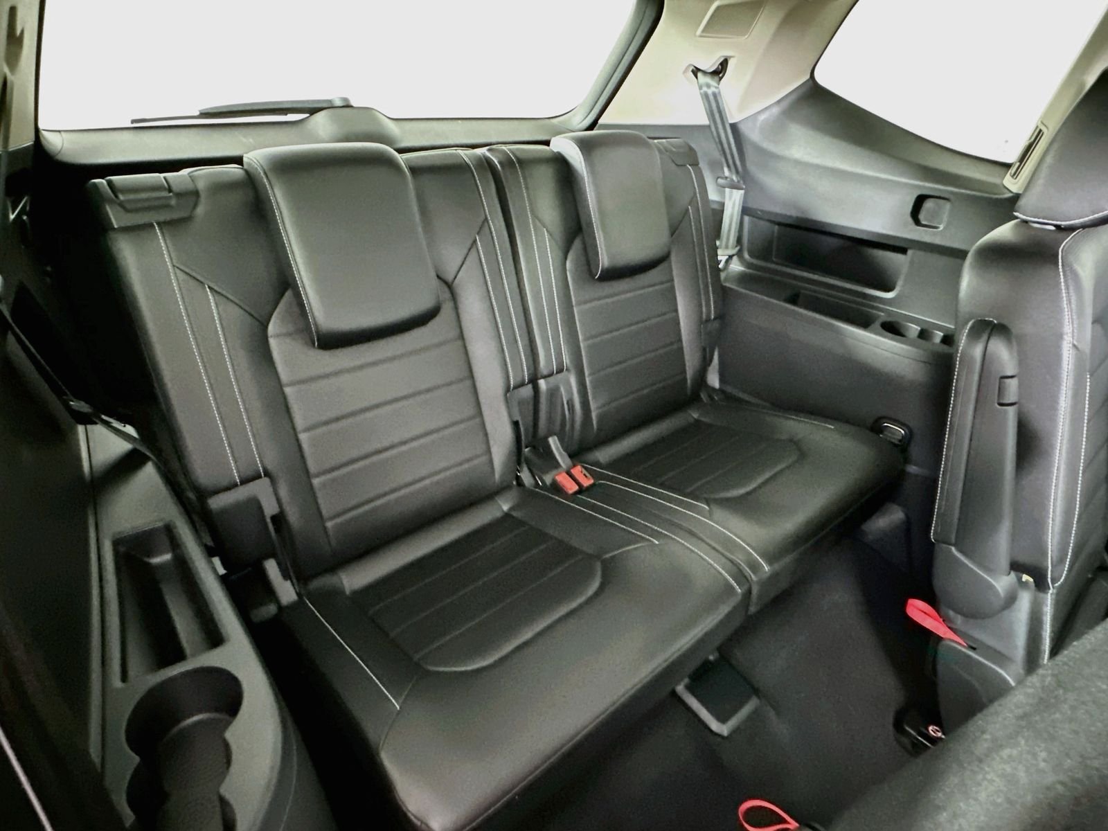 Used 2021 Deep Black Volkswagen SEL Premium image 28