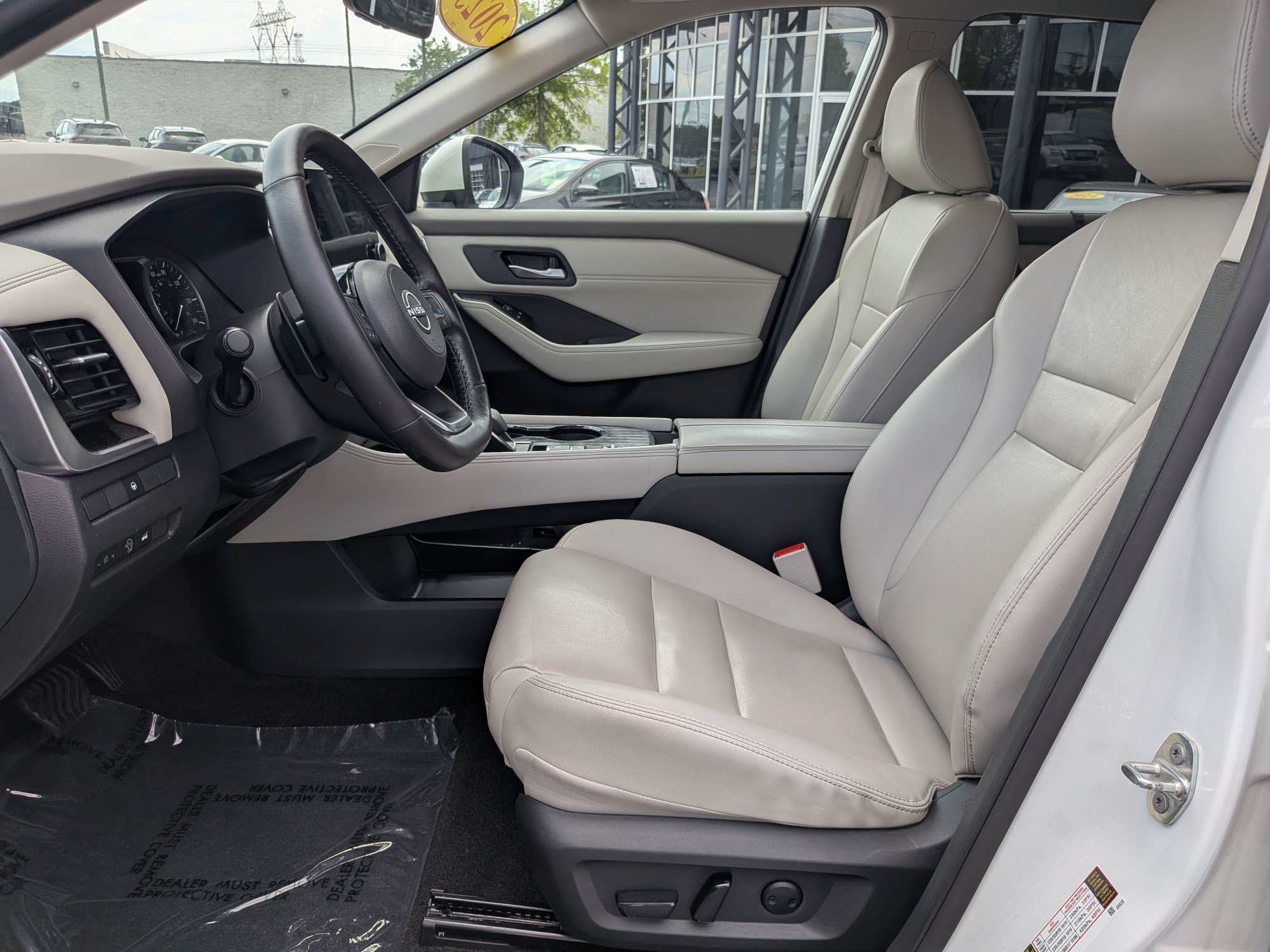 Used 2023 White Nissan SL image 18