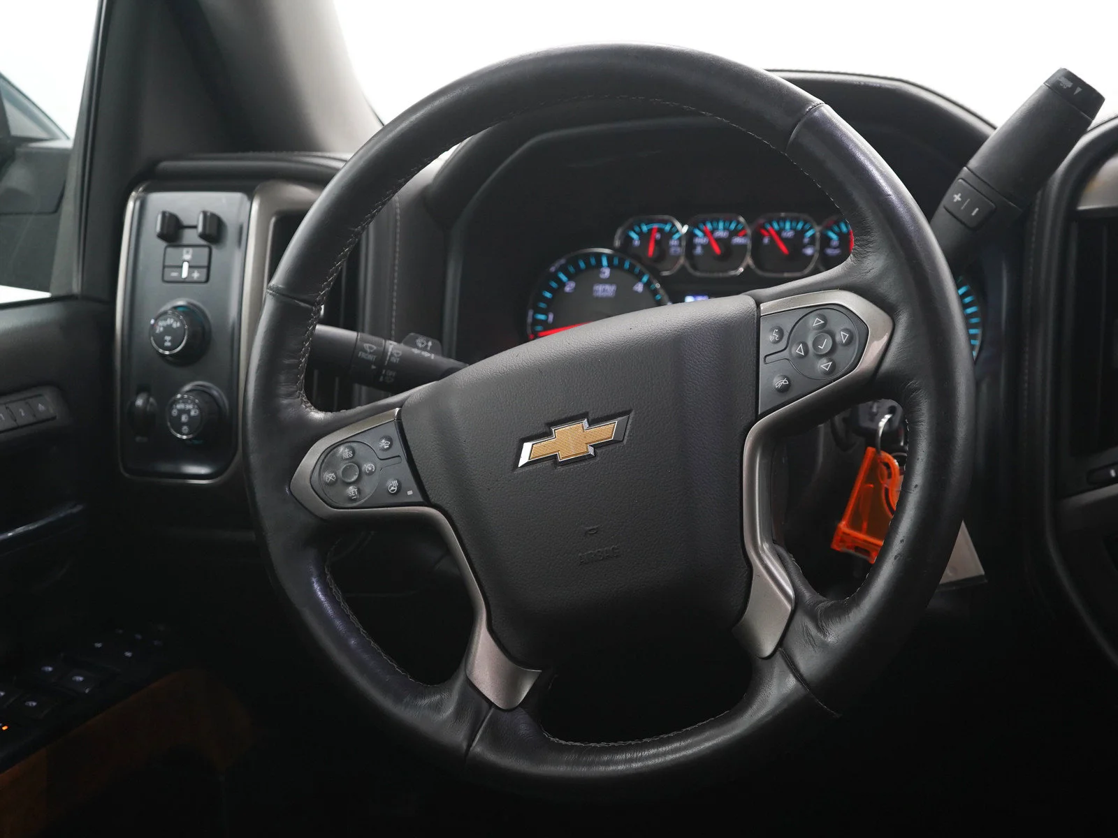 Used 2018 GRAPHITE METALLIC Chevrolet High Country image 17
