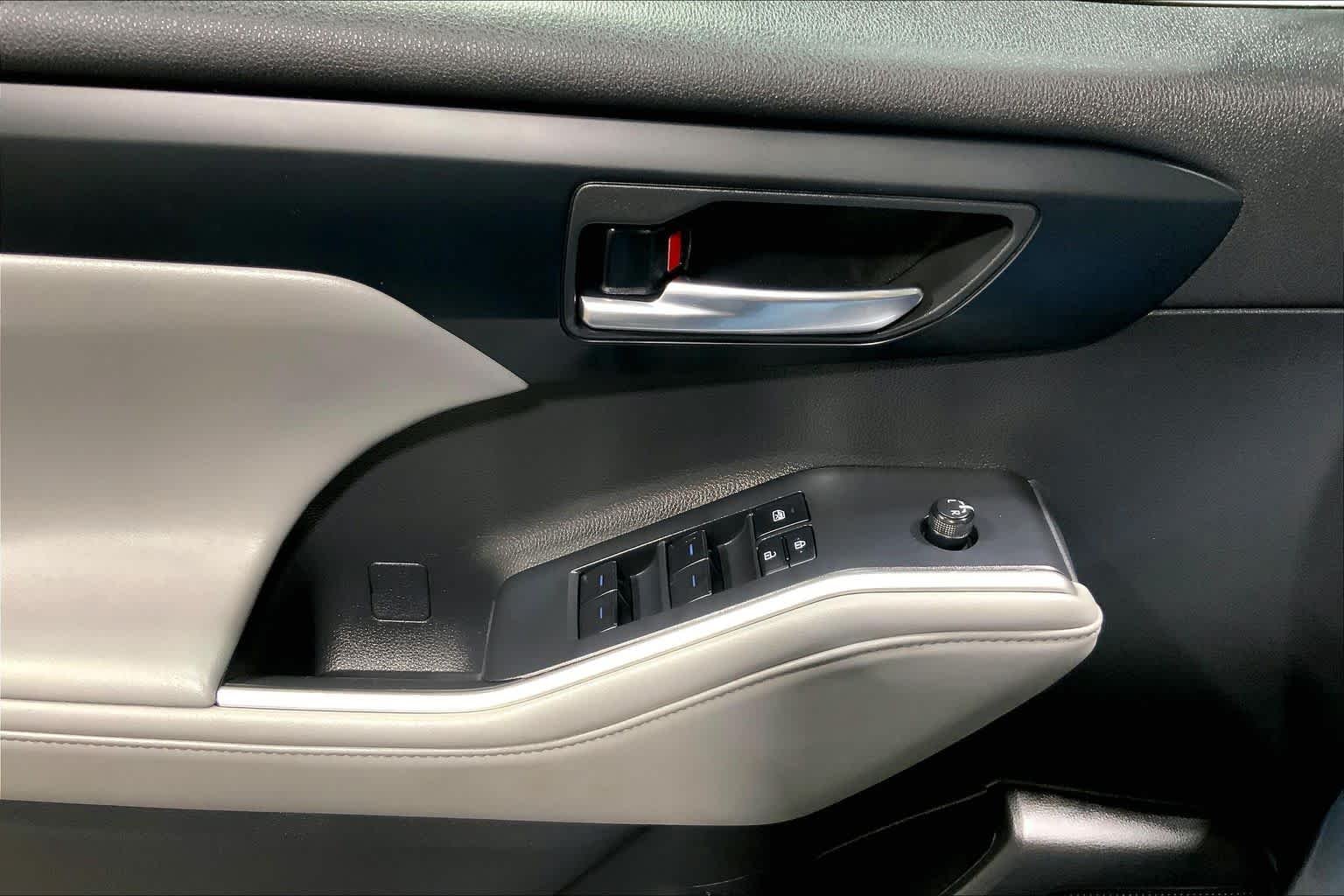 Used 2022 Moon Dust Toyota XLE image 36