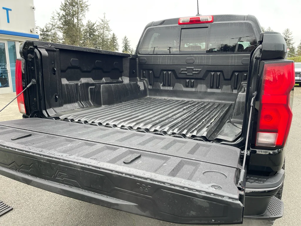 Used 2024 Black Chevrolet Z71 image 11