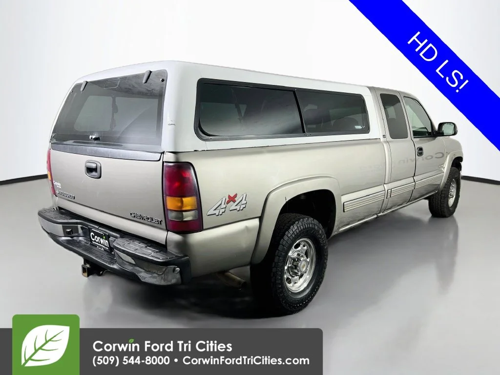 Used 2000 White Chevrolet LS image 13