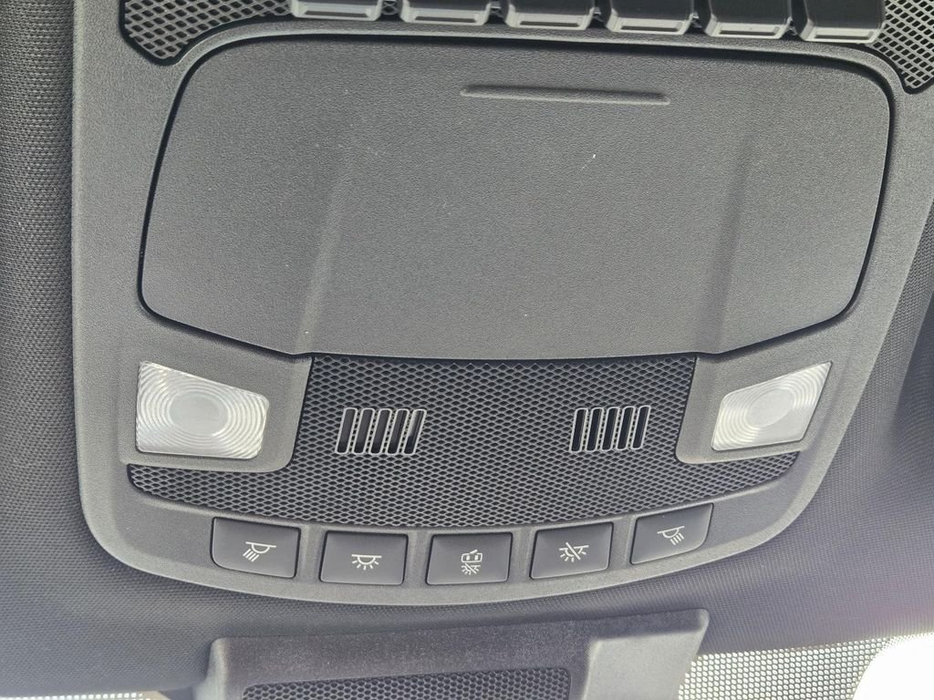Used 2022  Ford Lariat image 34
