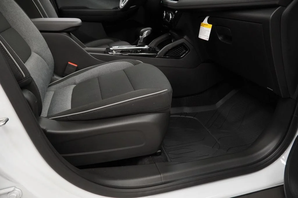 New 2026 Summit White Chevrolet LT image 32