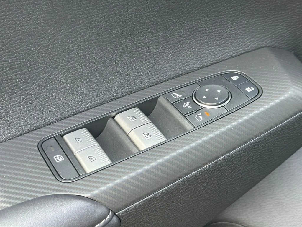 New 2025 Graphite Gray Mitsubishi SE image 10