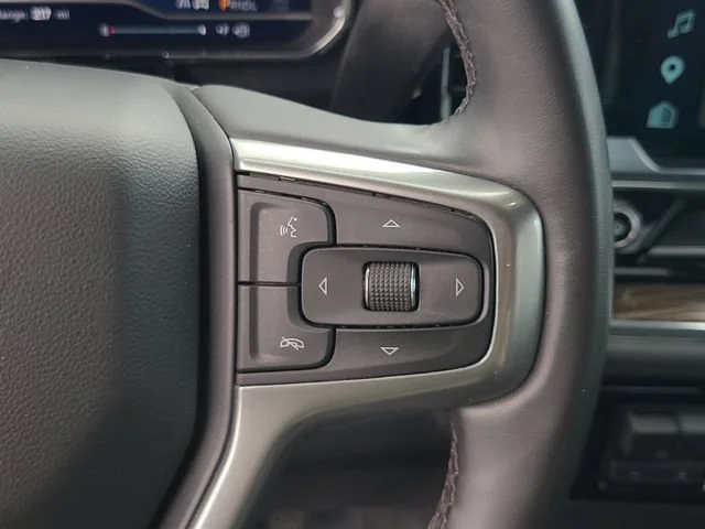 Used 2025 Lakeshore Blue Metallic Chevrolet LT image 25
