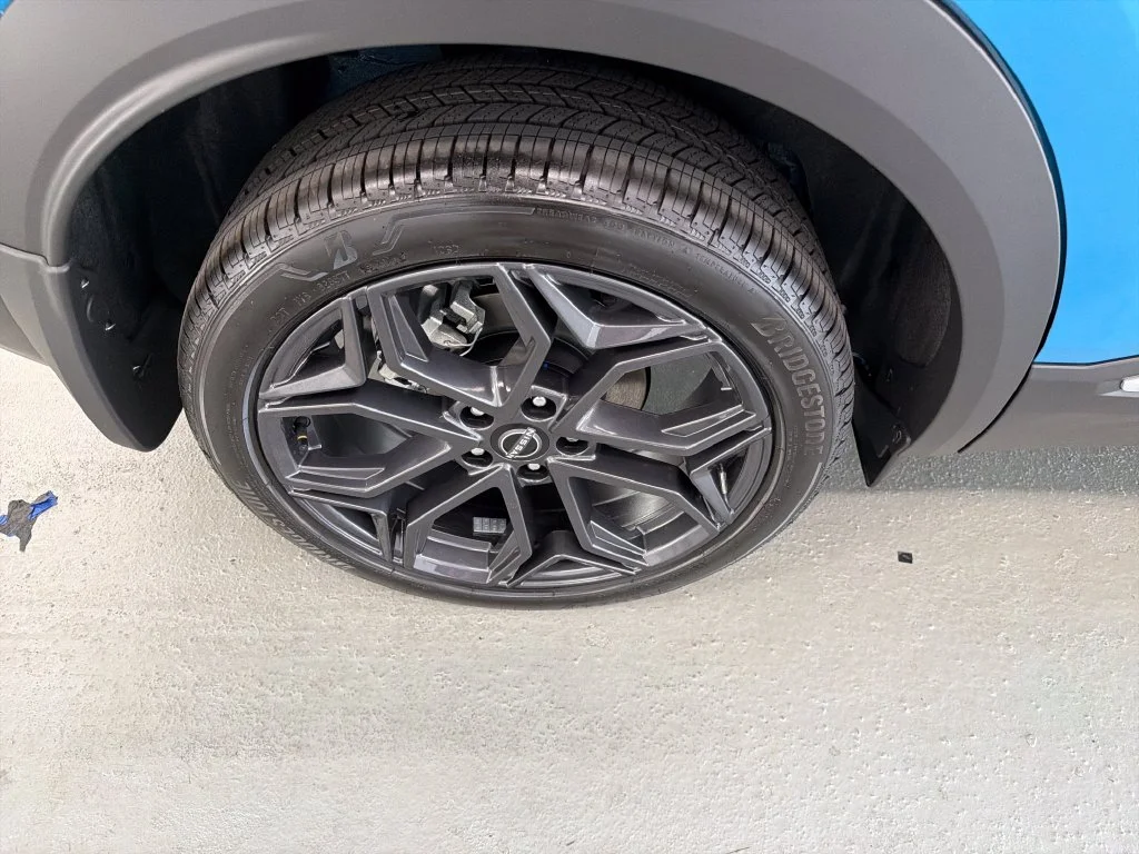 New 2027 Arctic Ice Blue Metallic / Super Black Two-tone Nissan SR image 4