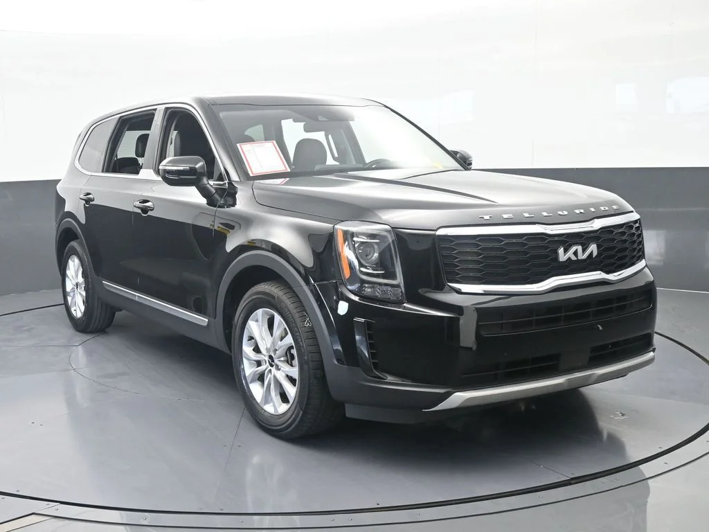 Used 2022 Ebony Black Kia LX image 9