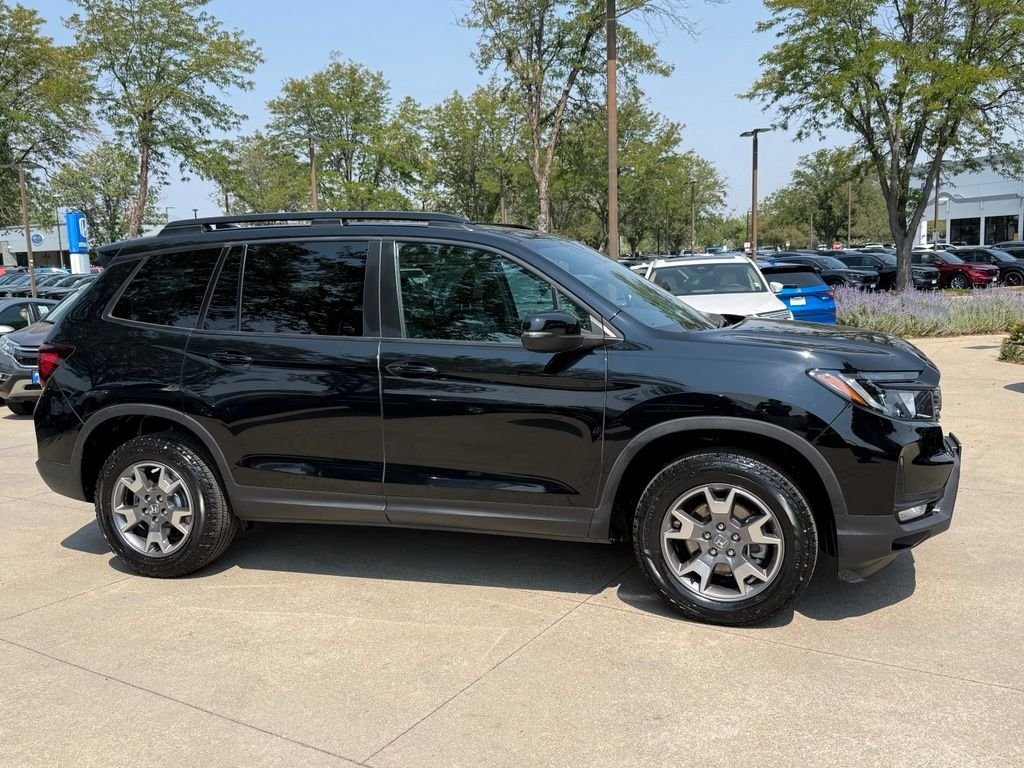 Used 2023 Obsidian Blue Pearl Honda TrailSport image 3