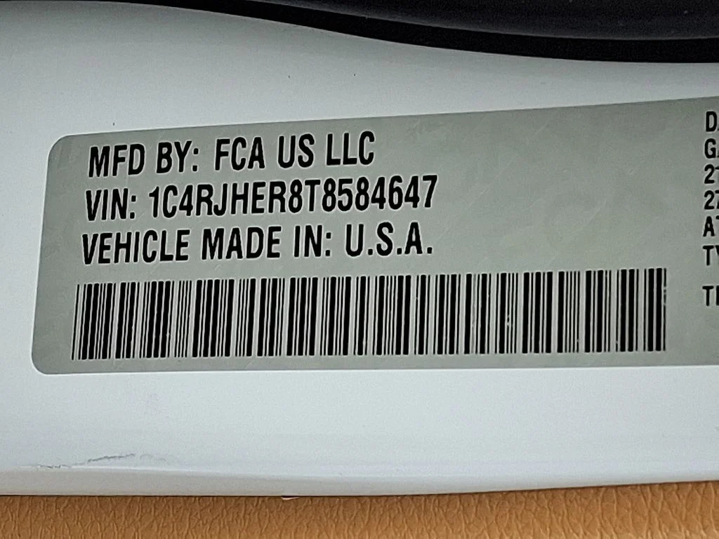 New 2026 Bright White Clear-Coat Exterior Paint Jeep Summit image 23