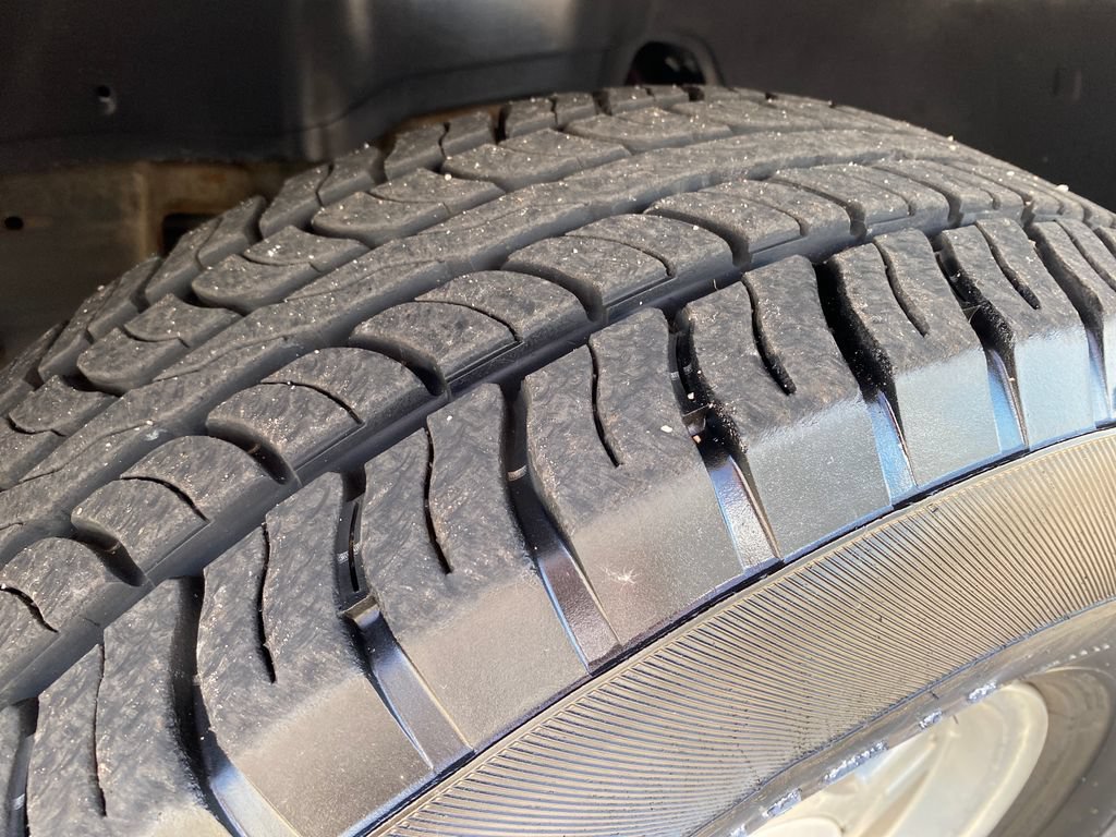Used 2002 Onyx Black GMC SLE image 25