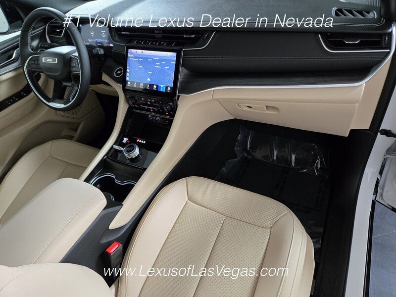 Used 2024 Bright White Clearcoat Jeep Limited image 23