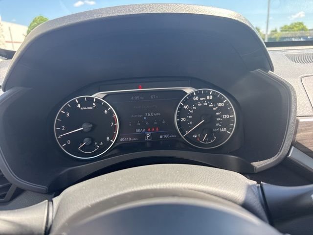 Used 2025 White Nissan 2.5 SV image 31