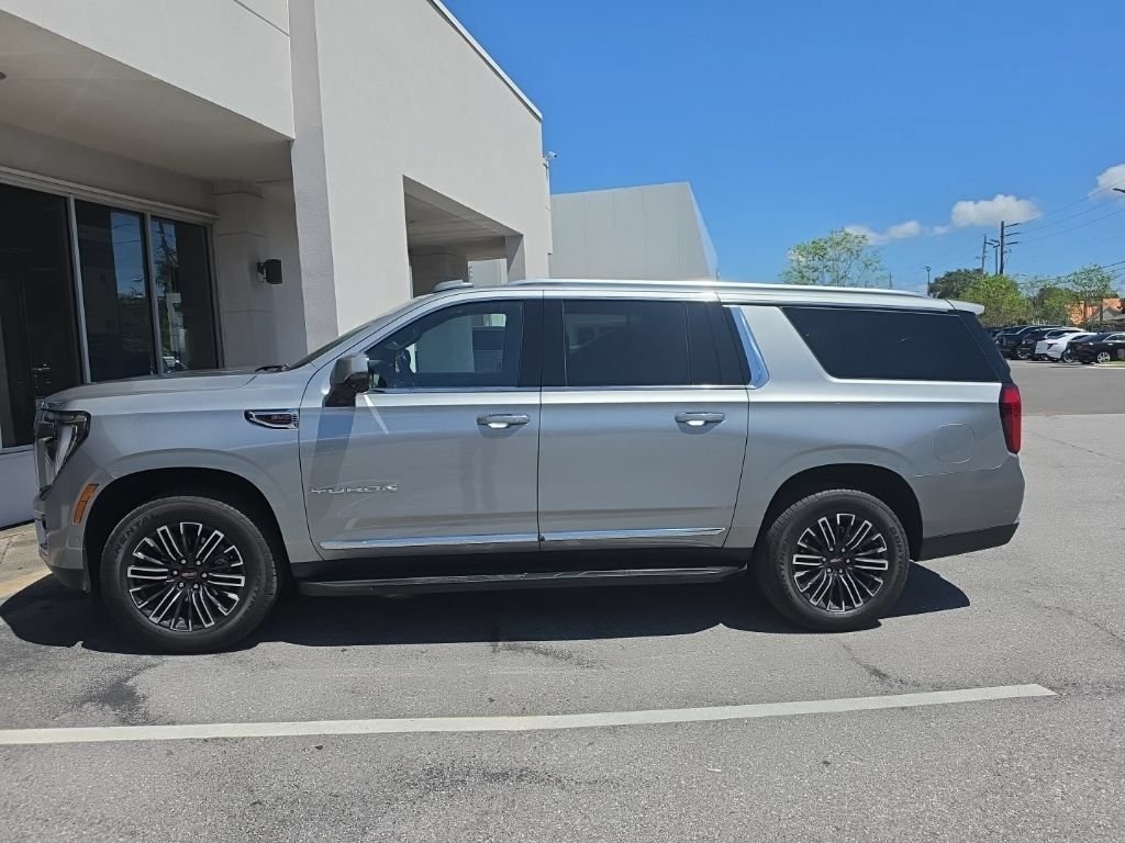 Used 2025 Silver GMC Elevation image 1