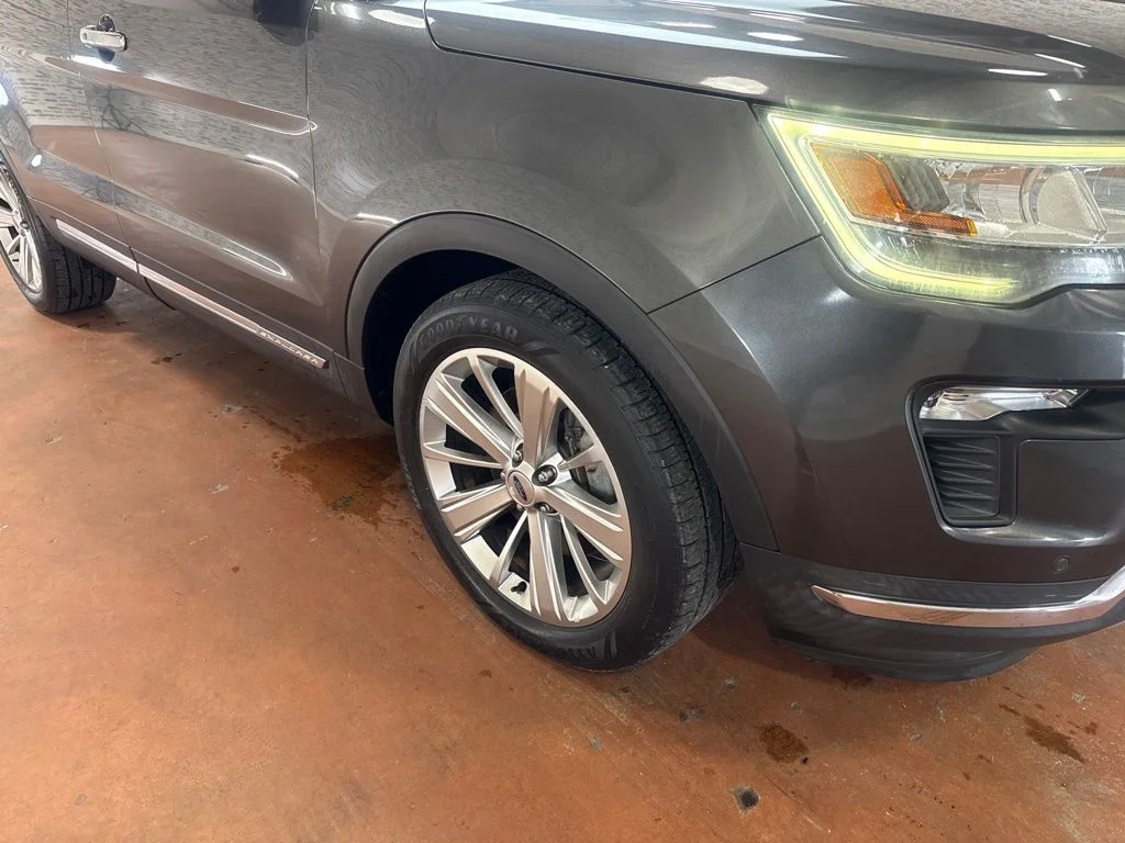 Used 2019 Magnetic Ford Limited image 9