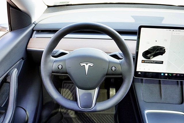 Used 2021 Black Tesla Long Range image 17