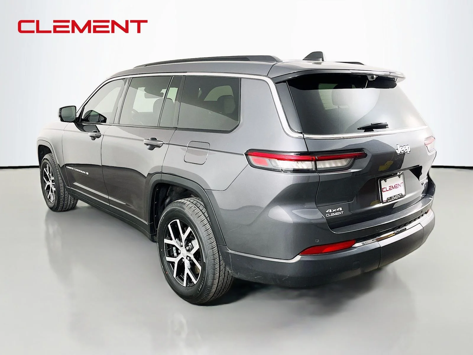 Used 2024 Gray Jeep Limited image 8