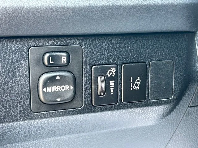 Used 2018 Gray Toyota LE image 21