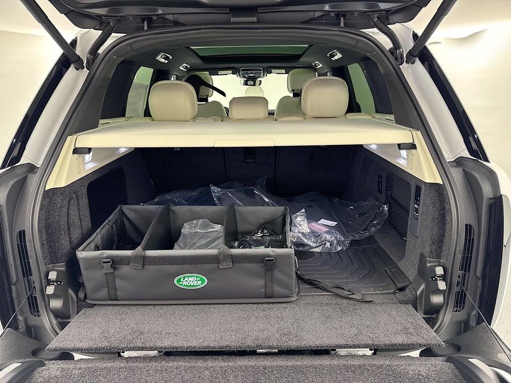 New 2026 Fuji White Land Rover SE image 28