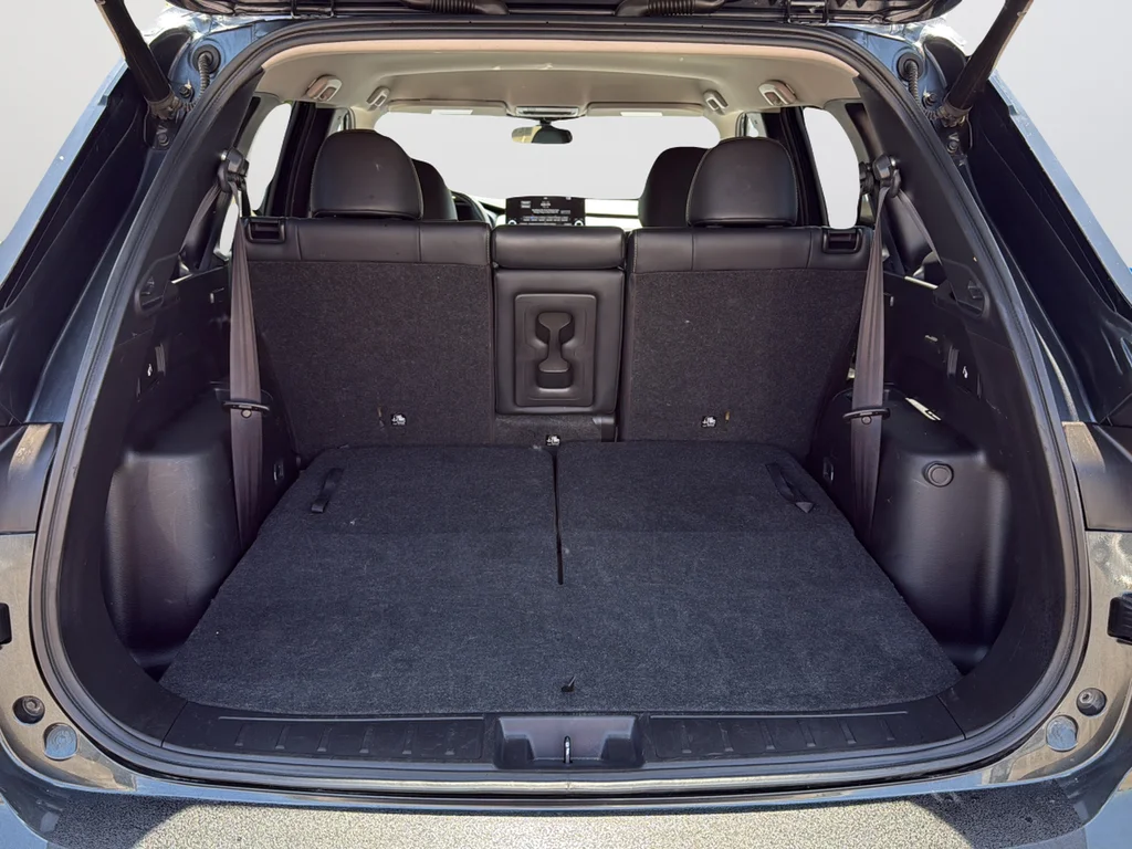 Used 2024 Gray Mitsubishi SE image 27