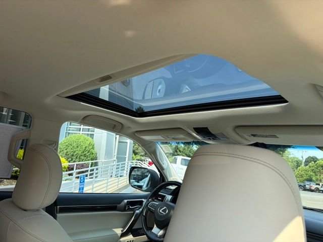 Used 2021 White Lexus 460 image 14