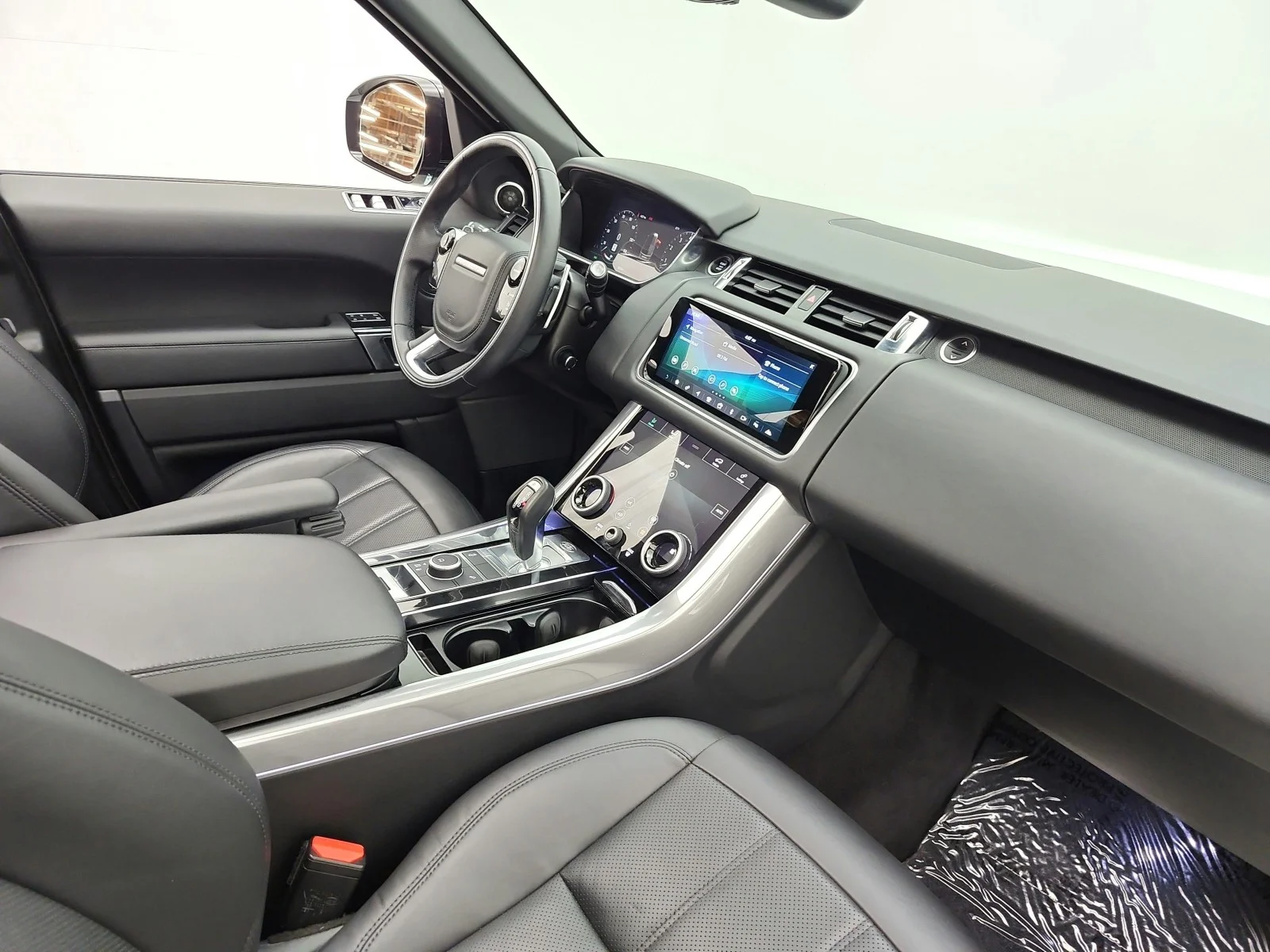 Used 2022  Land Rover Turbo i6 MHEV HSE Silver Edition image 18