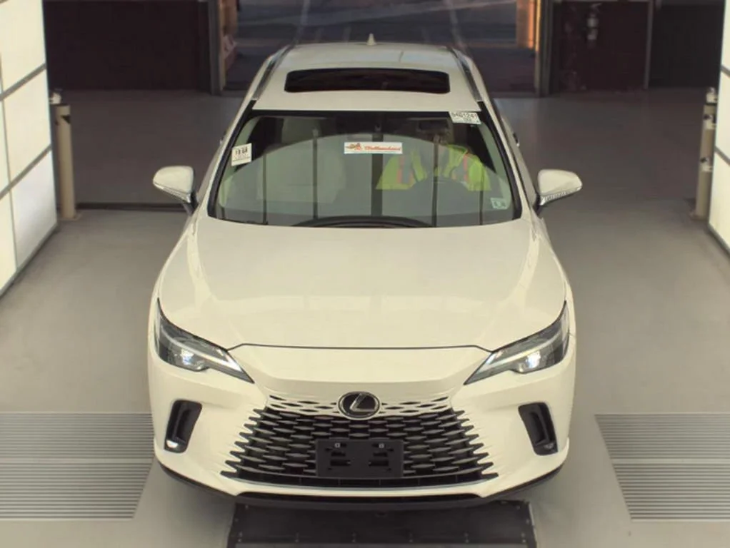 Used 2023 White Pearl Lexus 350 Premium image 3