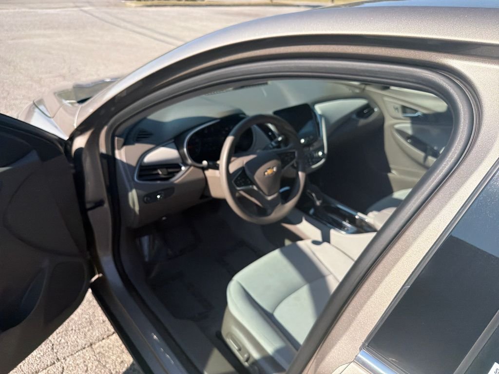 Used 2025 Gray Chevrolet LT image 15