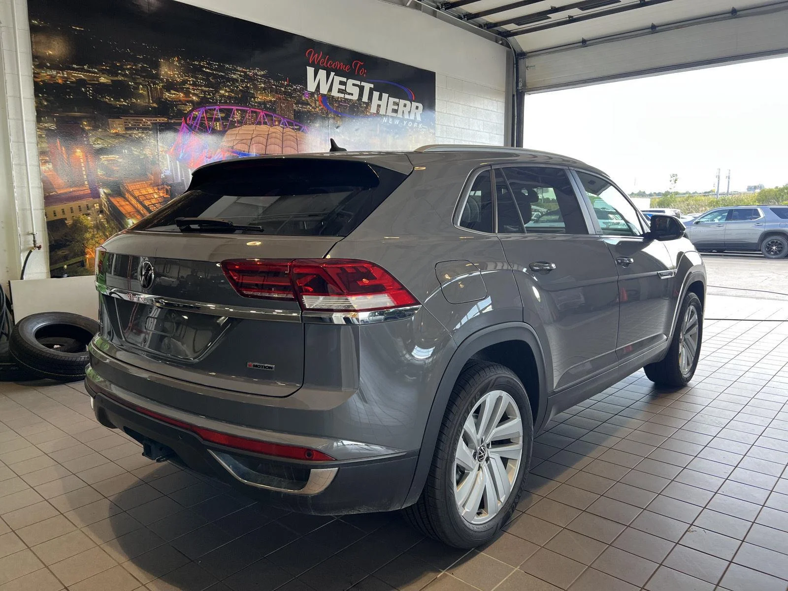 Used 2021  Volkswagen 3.6L V6 SE w/Technology image 9
