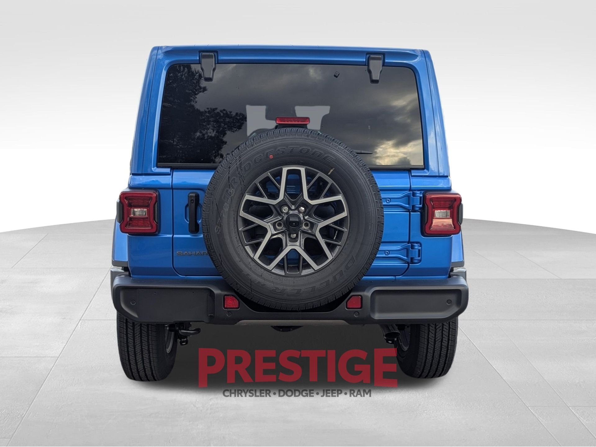 New 2026 Hydro Blue Pearl-Coat Exterior Paint Jeep Sahara image 6