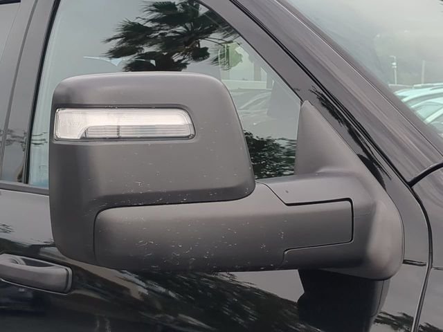New 2026 Diamond Black Crystal Pearl-Coat Exterior Paint RAM Tradesman image 12