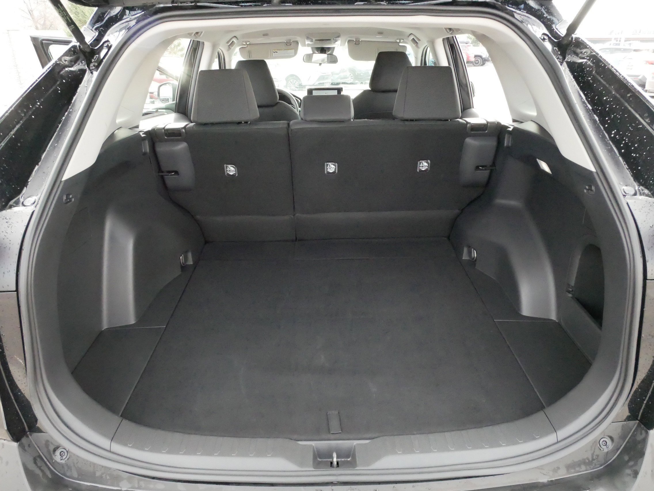 2025 Toyota RAV4 LE - Photo 18